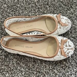 Antonio Melani womens size 6.5 flats lace